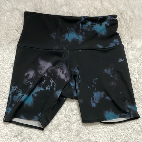 EUC worn twice! Onzie sz medium large tie dye black blue purple exercise shorts - Picture 2 of 5